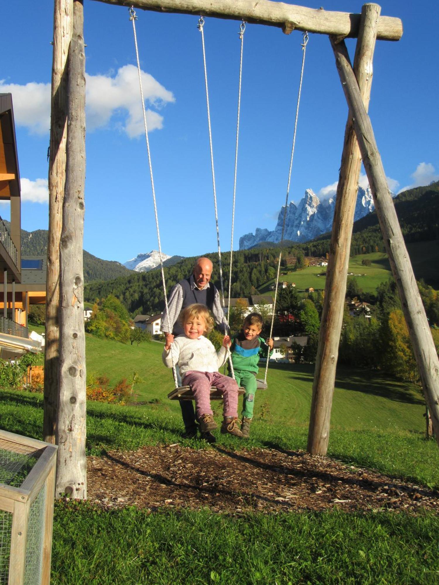 Peterwieshof Funes  Bagian luar foto